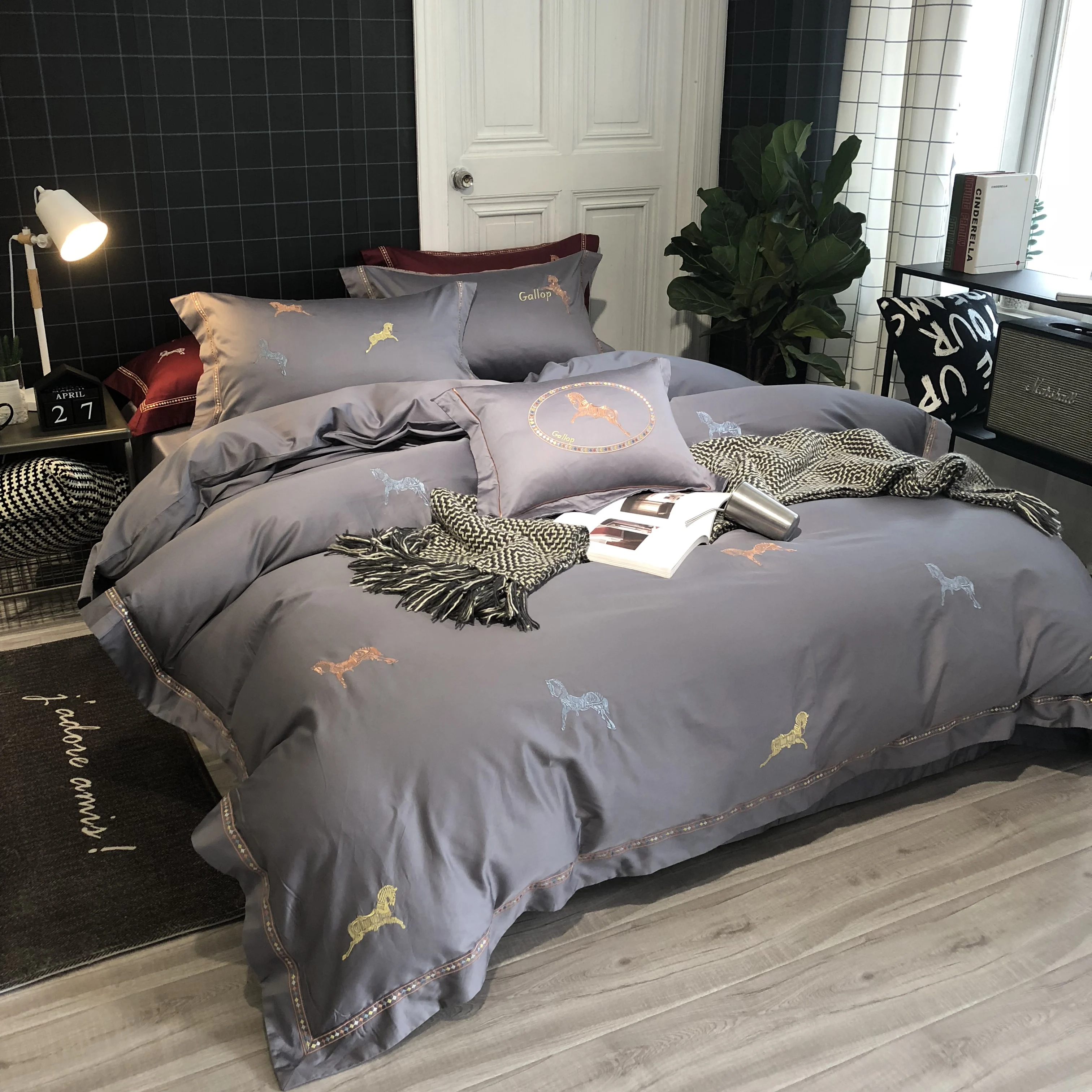 Роскошный комплект постельного белья из 4 предметов яркий красный пододеяльник