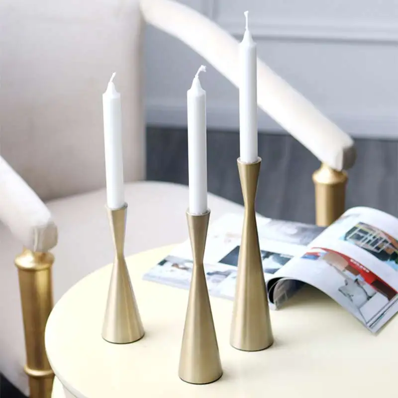 

1Pcs Retro Metal Candle Holder Gold Candlestick Classic Craft Candle Holders Wedding Party Dinner Home Decor centro de mesa