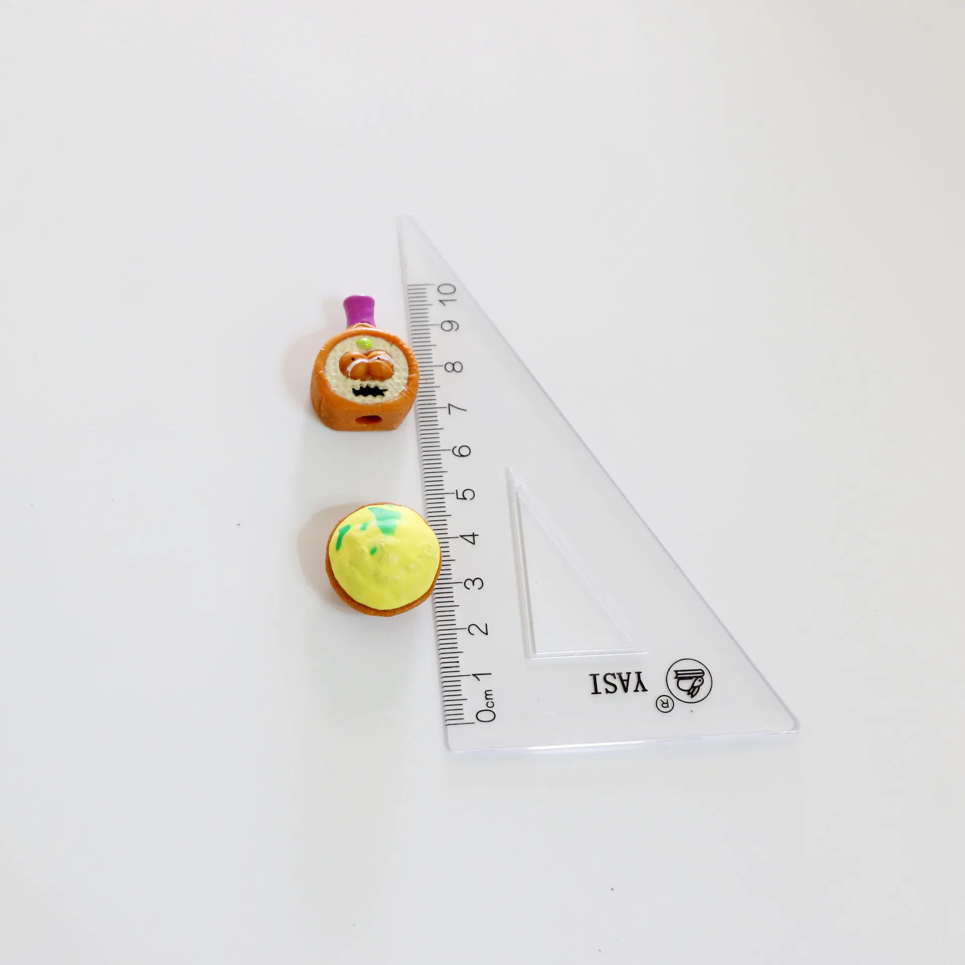 

hot10/20/50 Pcs/lot Mini Sucker Capsule Model Little Cartoon Anime Animal Action Figures Suction Cup Toys For Children