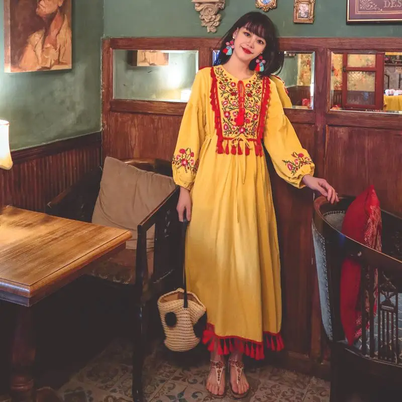 

Make national wind heavy embroidery lace reap waist loose cotton and linen three color dress