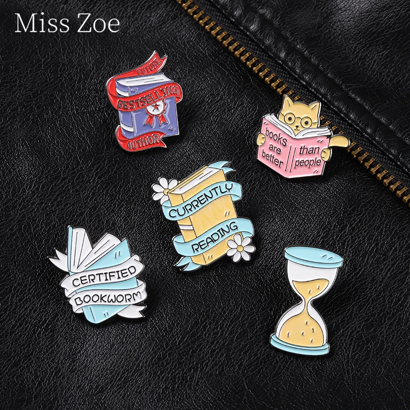 

Cartoon Books Cat Enamel Pins Reading Dialogue Brooches Metal Badge For Backpack Hat Bags Jewelry Gifts For Book Lover Wholesale