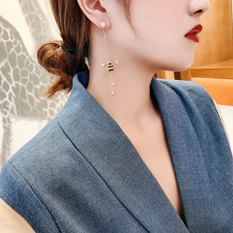 Элегантные длинные серьги с Пчелкой и камнями новинка 2020 Модная бижутерия