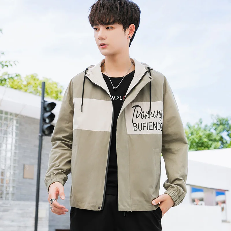 

Novo na primavera. Casaco de homem. Moletom com capuz. Placket do zÃ­per do contraste. ImpressÃ£o solta 109-8191