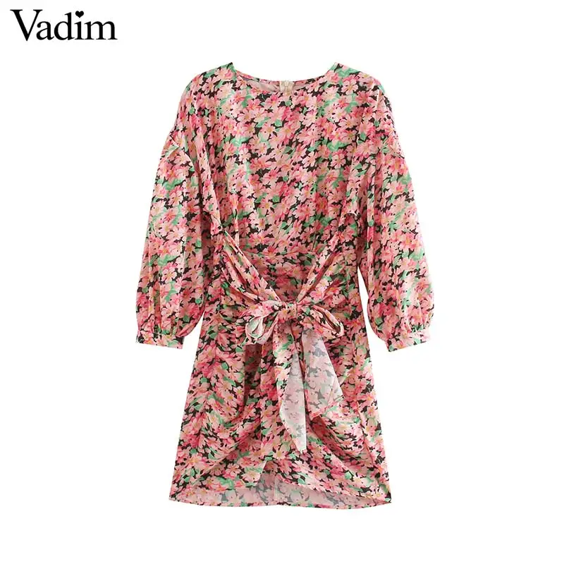 Женское мини-платье с цветочным принтом Vadim платье бантом и рукавом три четверти