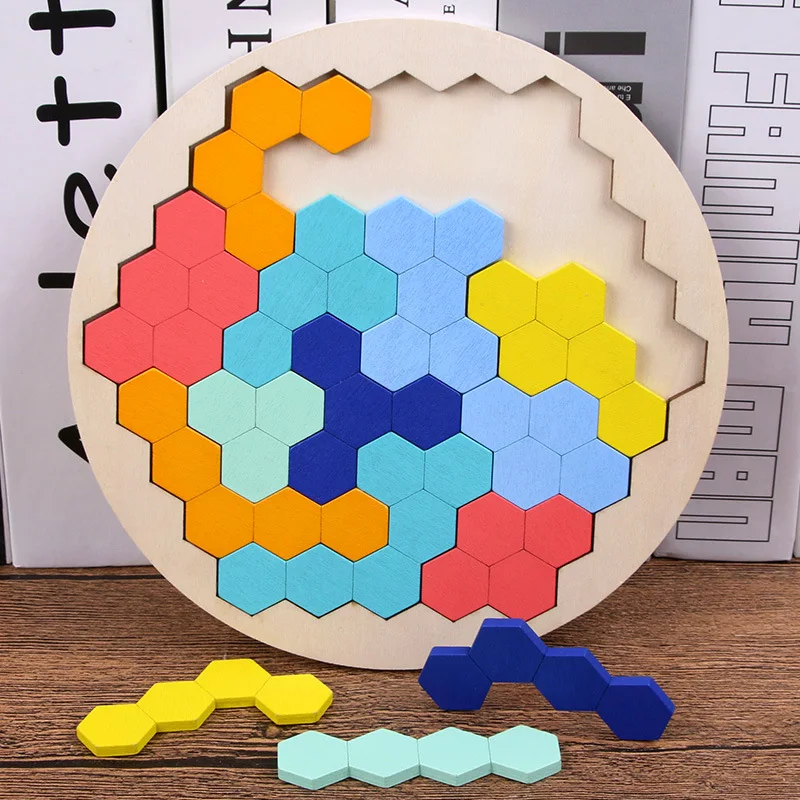 Детская сборка сотни разнообразных строительных блоков Упражнение на руки