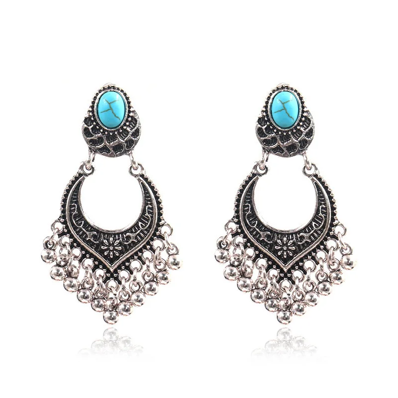 Женские серьги с кисточками и маленькими колокольчиками в европейском