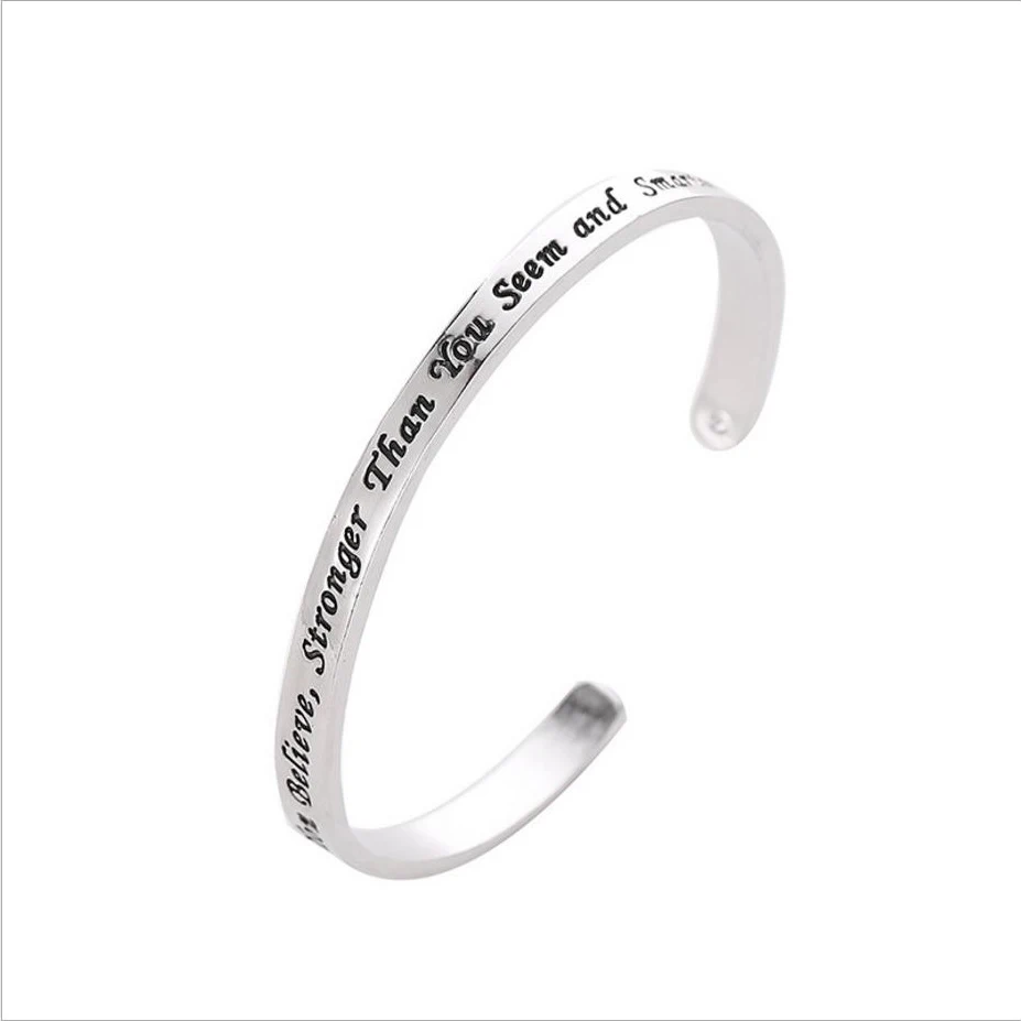 C образный браслет с надписью вы скромнее чем считаете крепче кажется розовое