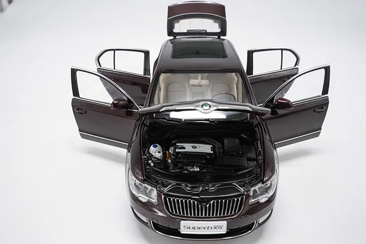 1:18 Skoda Superb сплав модель автомобиля статические металлические модельные автомобили оригинальная коробка для коллекции подарков