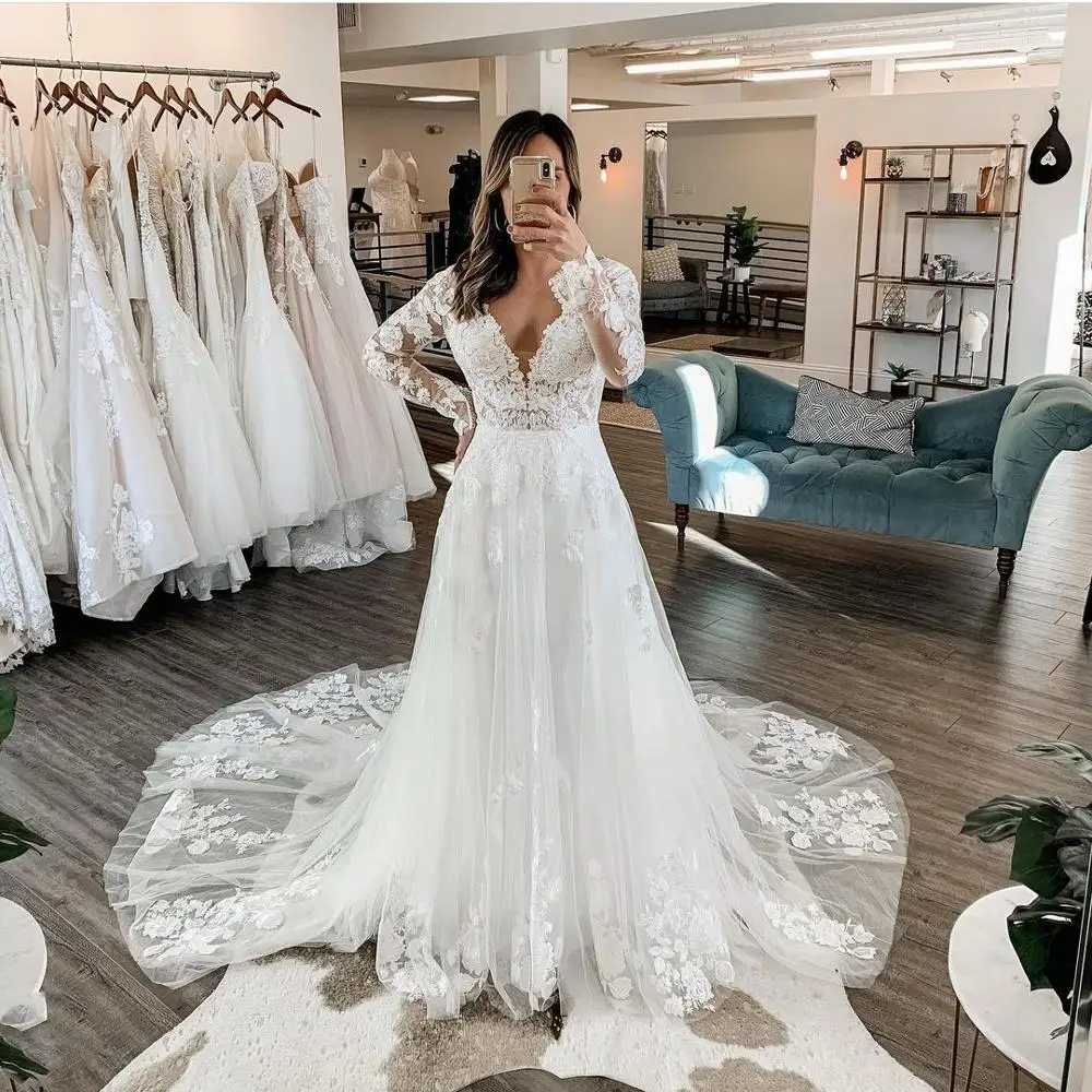 

Princess Long Sleeve Wedding Dress A-Line V-Neck Court Train Lace Appliques Bridal Gown Stunning For Women Brides Robe De Mariee