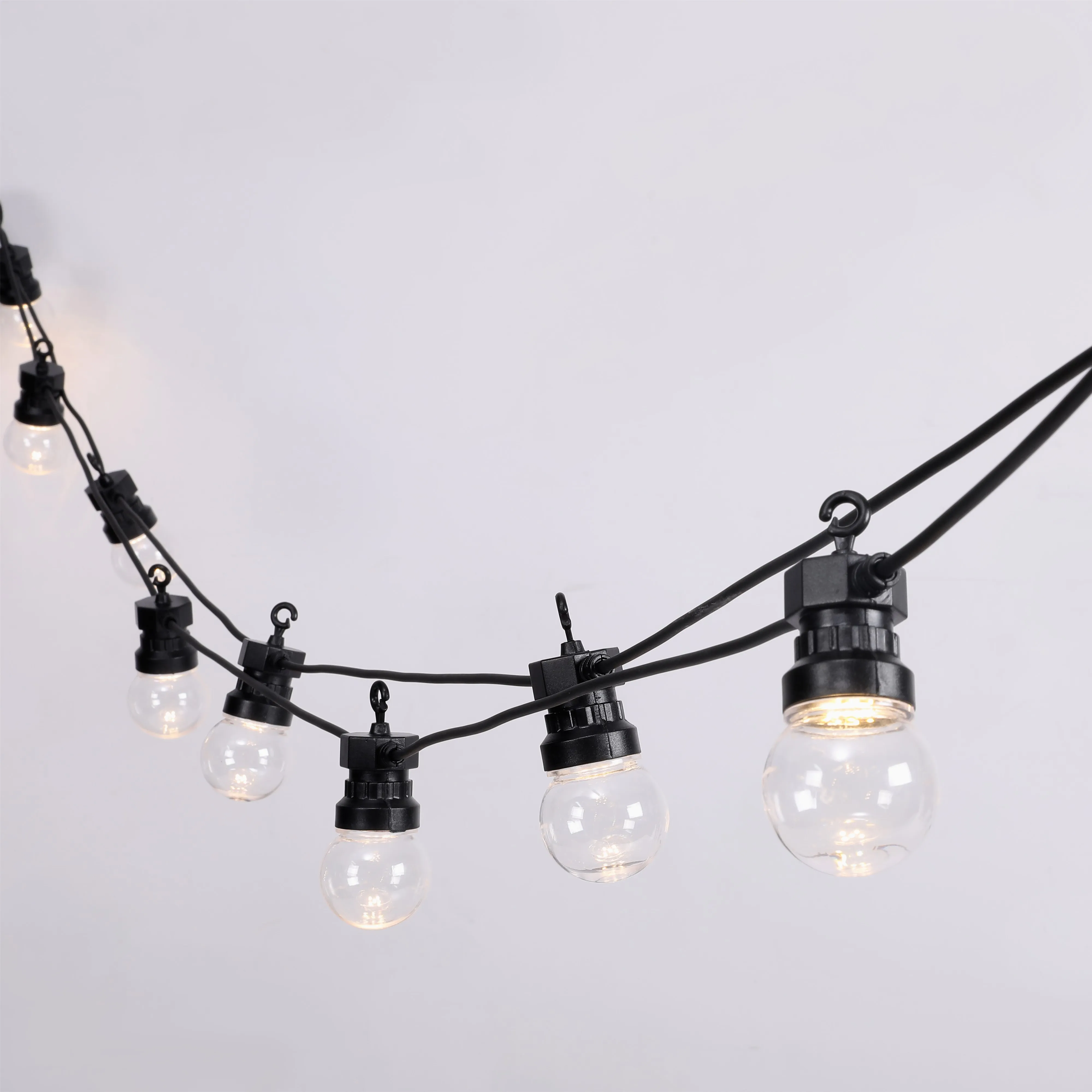 Светодиодная гирлянда с круглыми лампочками G50 IP65 стандартная наружная цветная