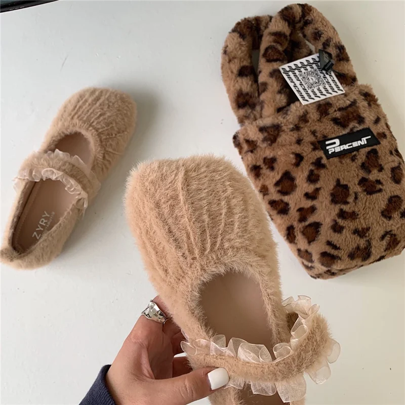 

Fur Ballet Flats Shoes Women Pleated Square Toe Loafers Fashion Ruffles Slip on Flats Shoes Shallow Furry Slides Sandalias Mujer