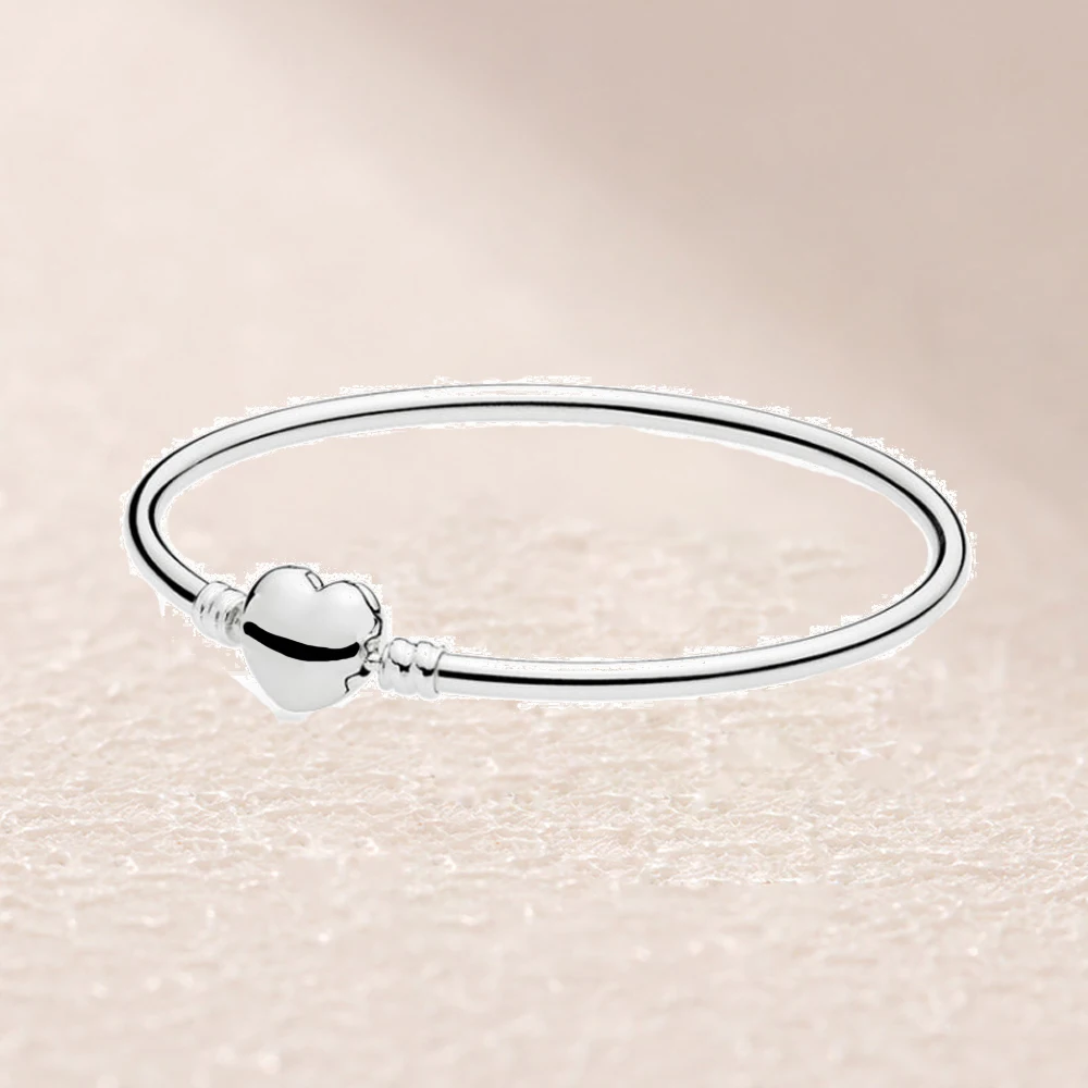 

596268 MOMENTS STERLING SILVER BANGLE WITH LOGO HEART CLASP