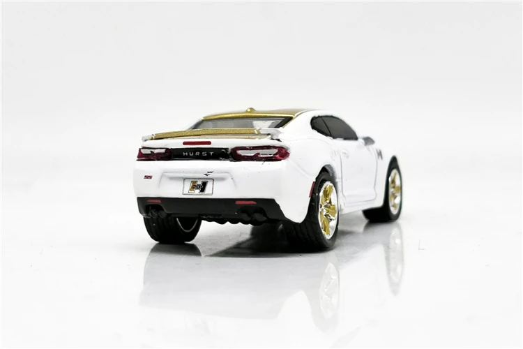 Greenlight 1:64 2018 Chevrolet Camaro SS золотой белый без коробки| |