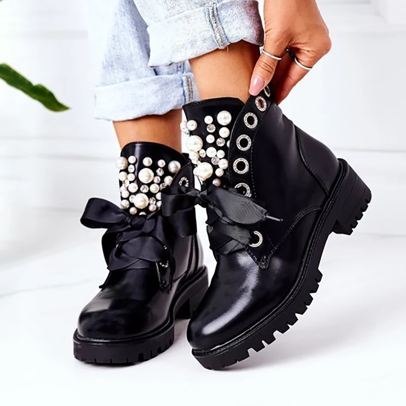 Ботильоны женские байкерские на платформе с жемчугом молнии круглым носком