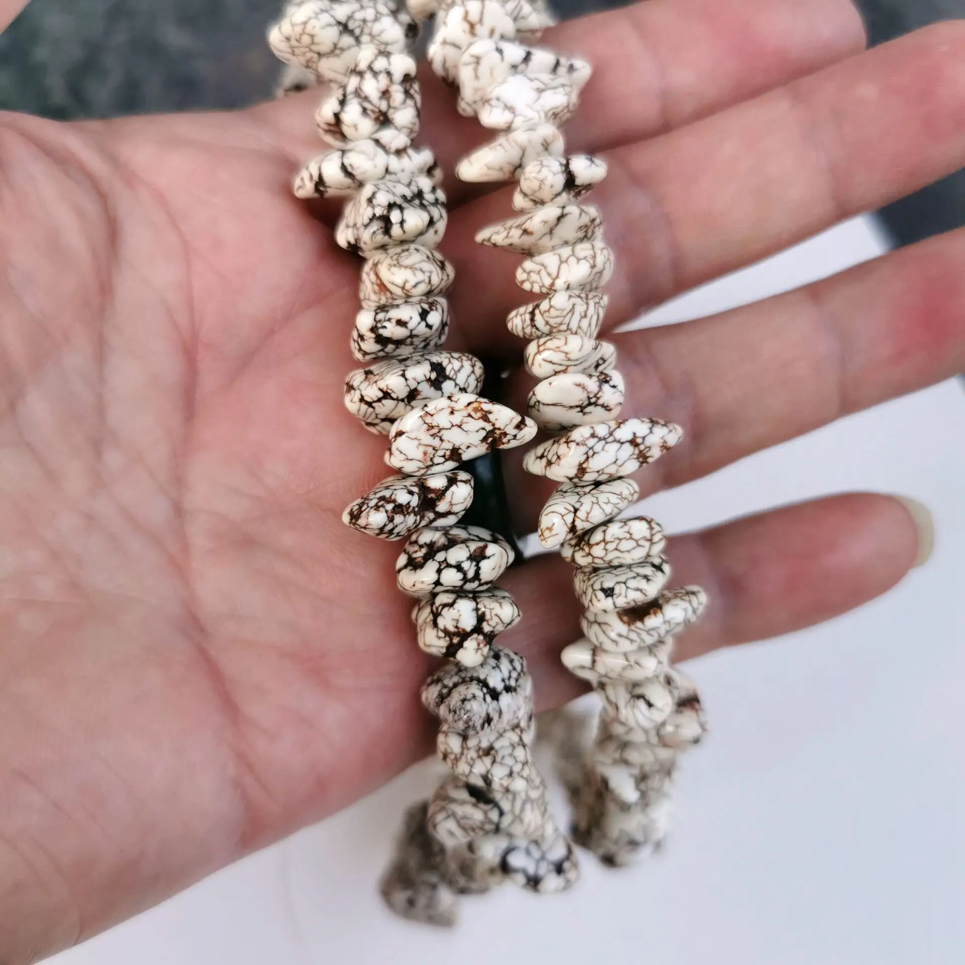 Бесплатная доставка гравия свободной формы натуральная бирюза камень Бусины в