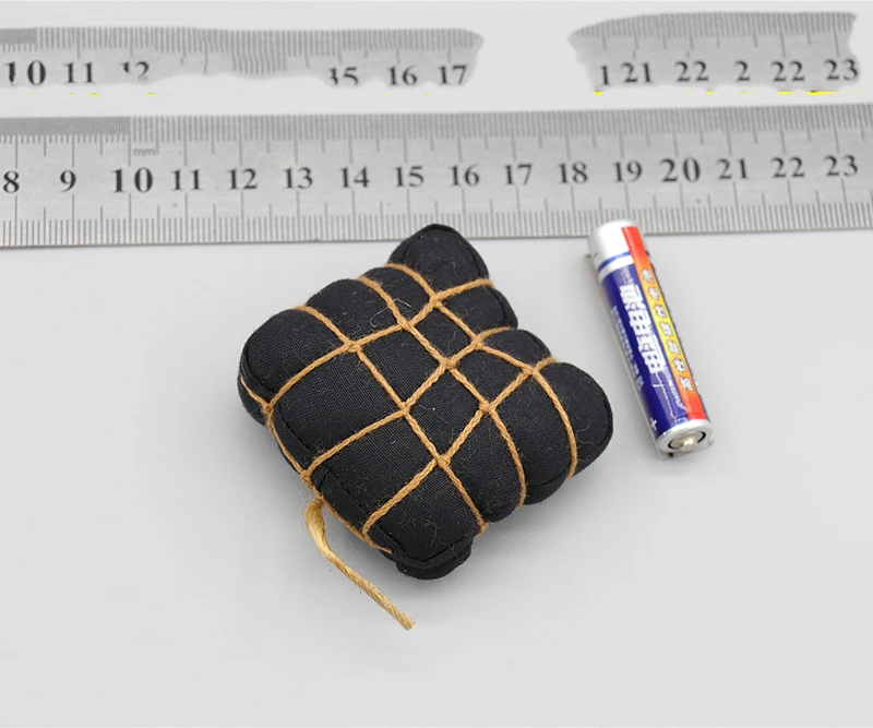 

1/6 Scale QOM-1018 Satchel Charge Bag Model for 12''Figures Body DIY Accessories