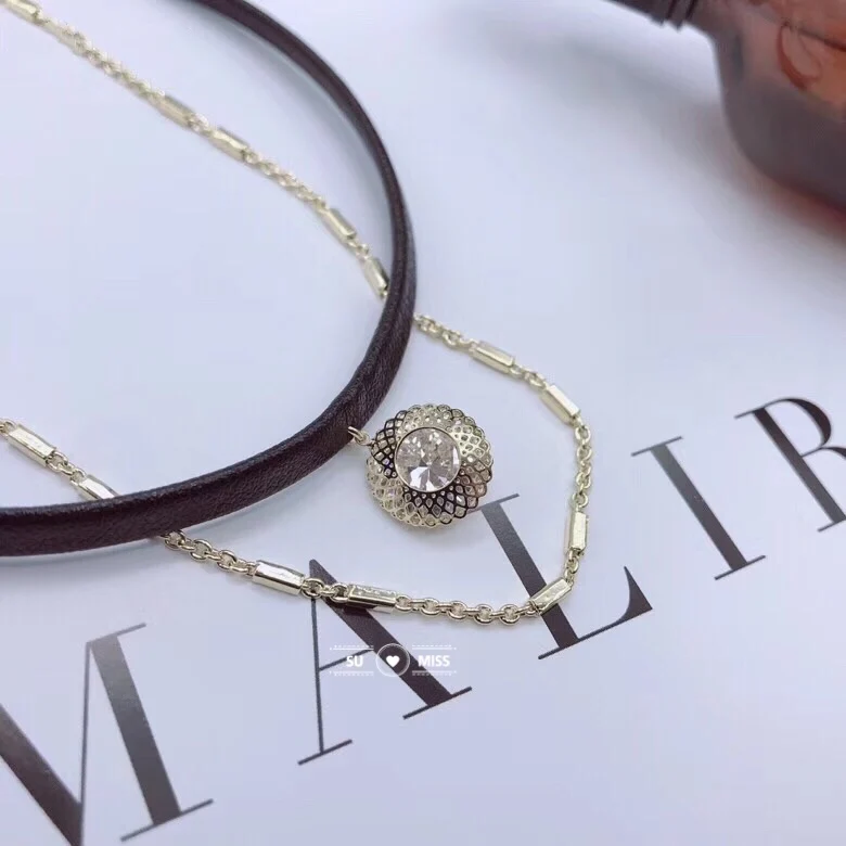 Ожерелье-чокер женское с круглым кулоном из черной кожи | Украшения и аксессуары