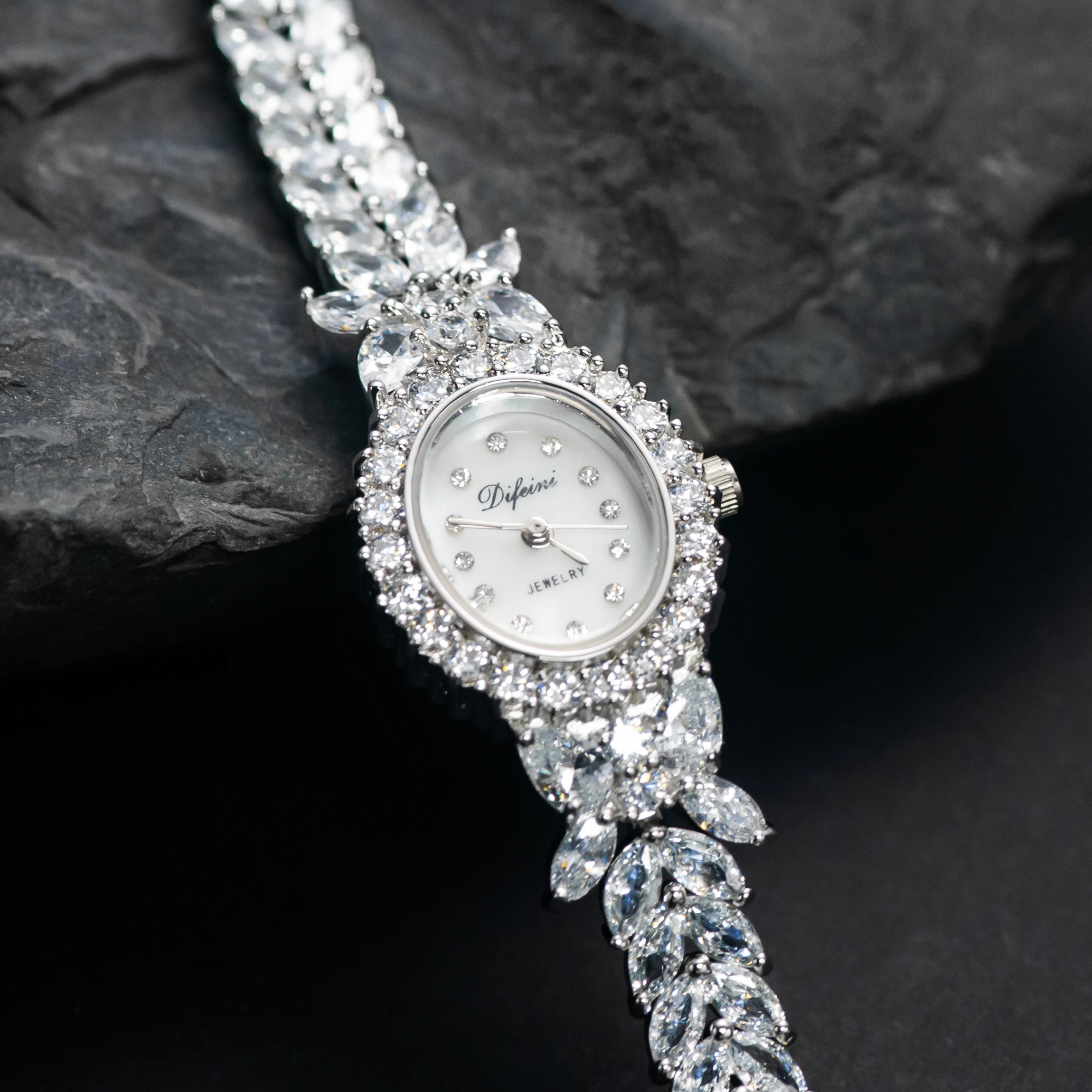 2021 Алмазная простая Бриллиантовая багета циркониевые кварцевые винтажные часы