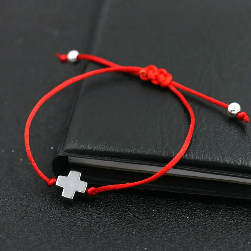 Браслет мужской/женский серебристый с красной нитью и крестиками
