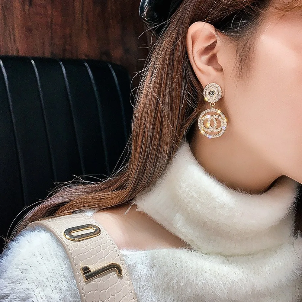 

Top Quality Luxury Brand Needle Grinding Small Circle Letter Stud Earrings for Women Brim Micro Inlay Zircon Gothic Jewelry 2020