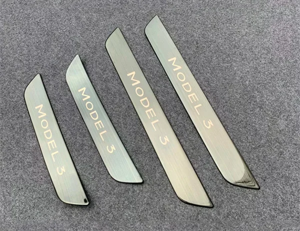 Black Titanium 4 шт. углеродное волокно автомобильный порог протектор Добро пожаловать педаль против царапин защитная пленка для ремонта наклейка для Tesla модель 3 - Цвет: Black Titanium