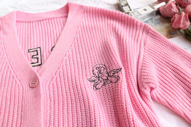 Розовый вязаный кардиган с вышивкой уютный свободный свитер пуговицами спереди