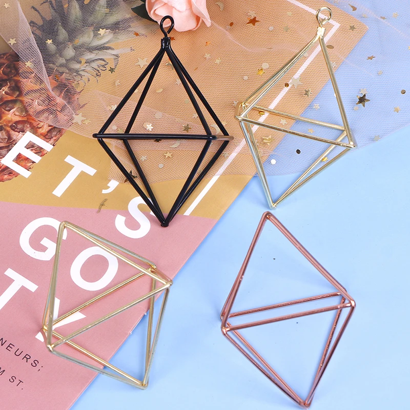 

1PC New Hanging Planters Geometric Swing Wrought Iron Tillandsia Air Plants Holder Triangular Shaped Metal Rack
