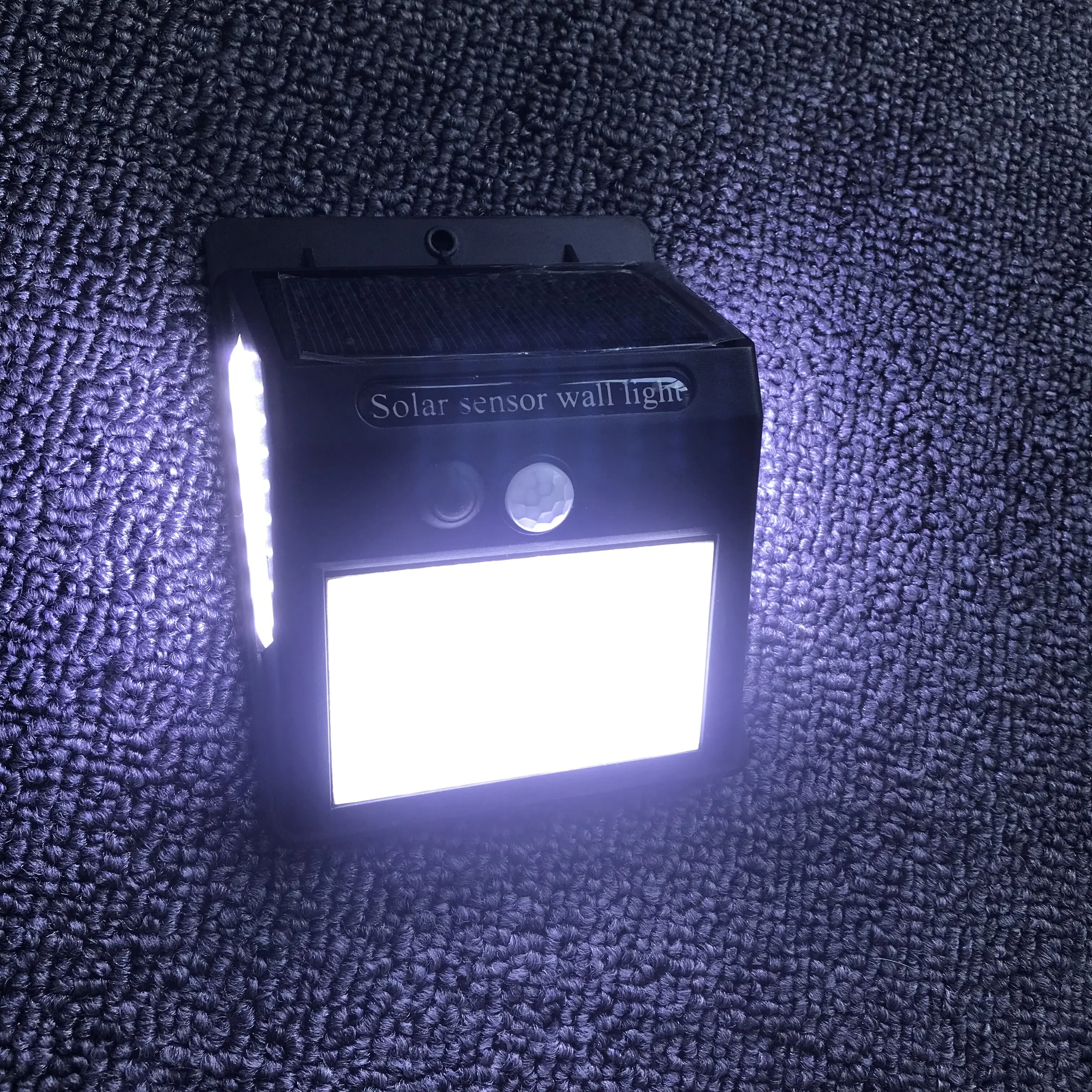 Садовый светильник на солнечной батарее с датчиком движения 100