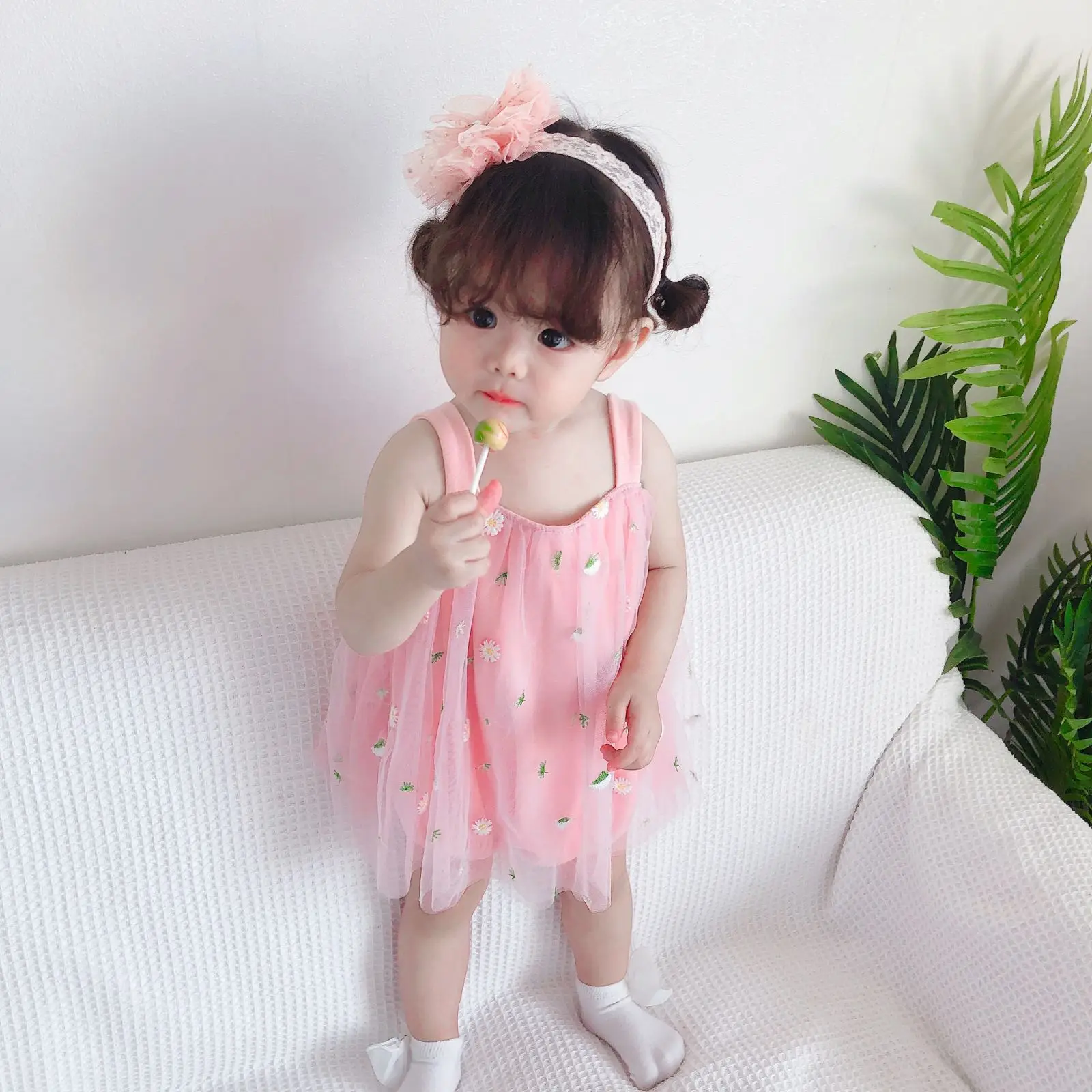 

Fashion Newborn Baby Girl Dress Daisy Floral Embroidery Sleeveless Strap Romper Dresses Sweet Wedding Party Princess Dress 0-18M