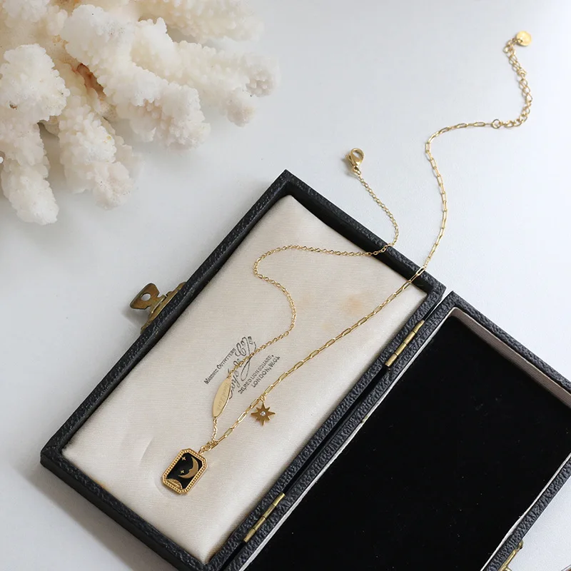 

Classic Retro Tetragonum Moon Star Black Epoxy Pendant Necklace Gold Plated Stainless Steel Chain Fashion Jewelry Women Gift