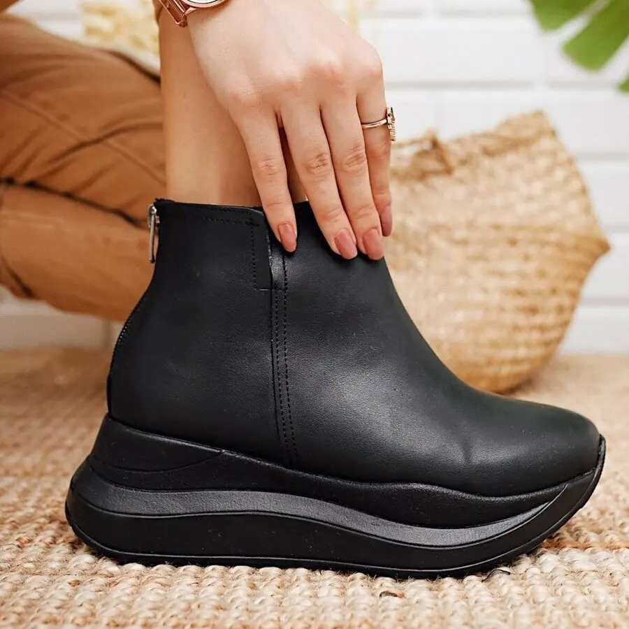 

Women Boots Limoya Desiri Black Sport Boots