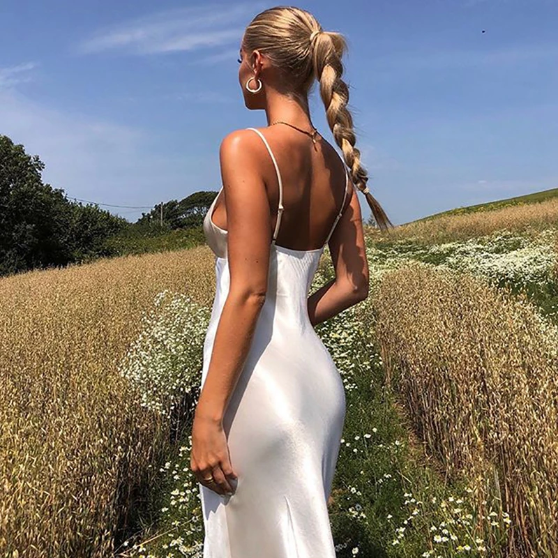 Женское атласное длинное платье на бретельках с V-образным вырезом высокой