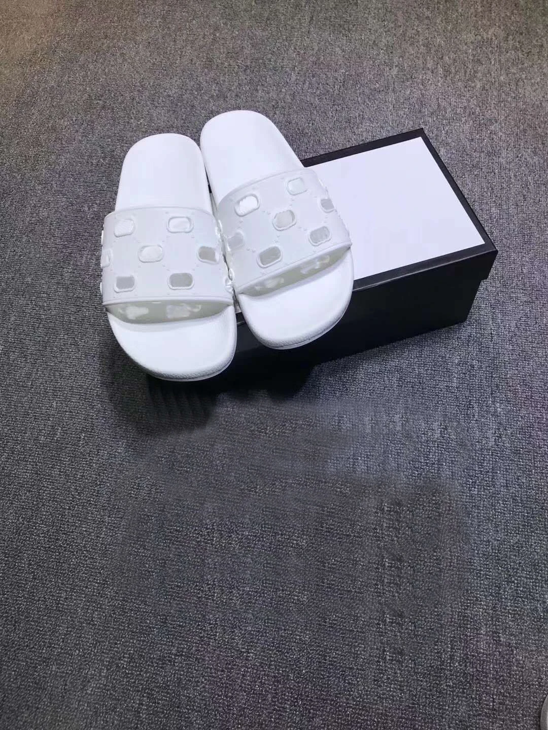 

2021 couple wear fashion luxury sports rubber sandals sandals flat designer brand slippers hollow logo embossed