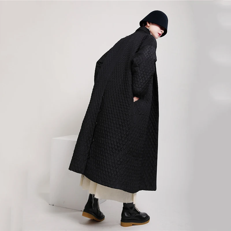 

[EAM] Back Split Button Oversized Cotton-padded Coat Long Sleeve Loose Fit Women Parkas Fashion New Autumn Winter 2021 1DD2154