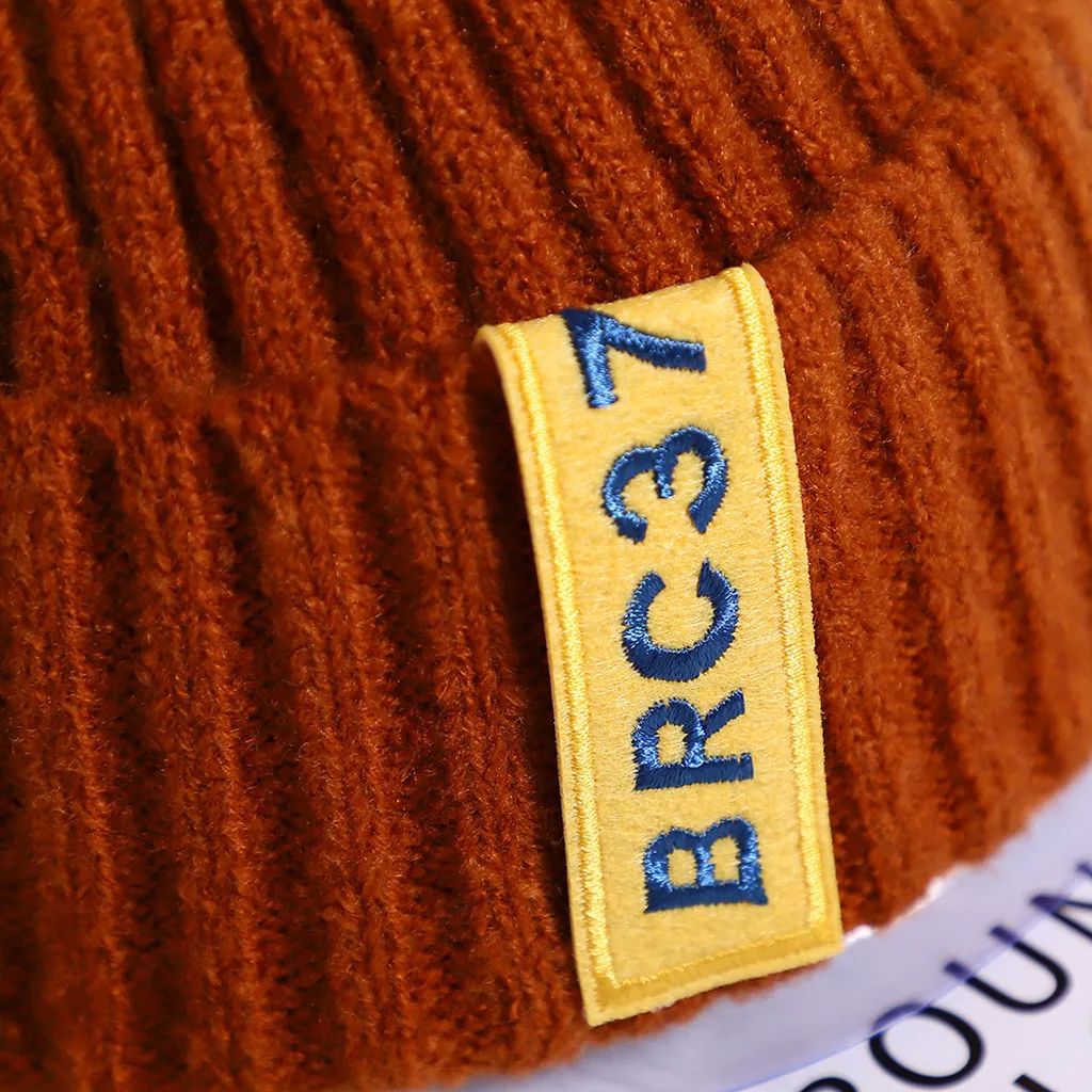 Новый дизайн модной простой унисекс зимней теплой шапки для мальчиков и девочек из сплошного вязаного крючком шапки подарок на Рождество.