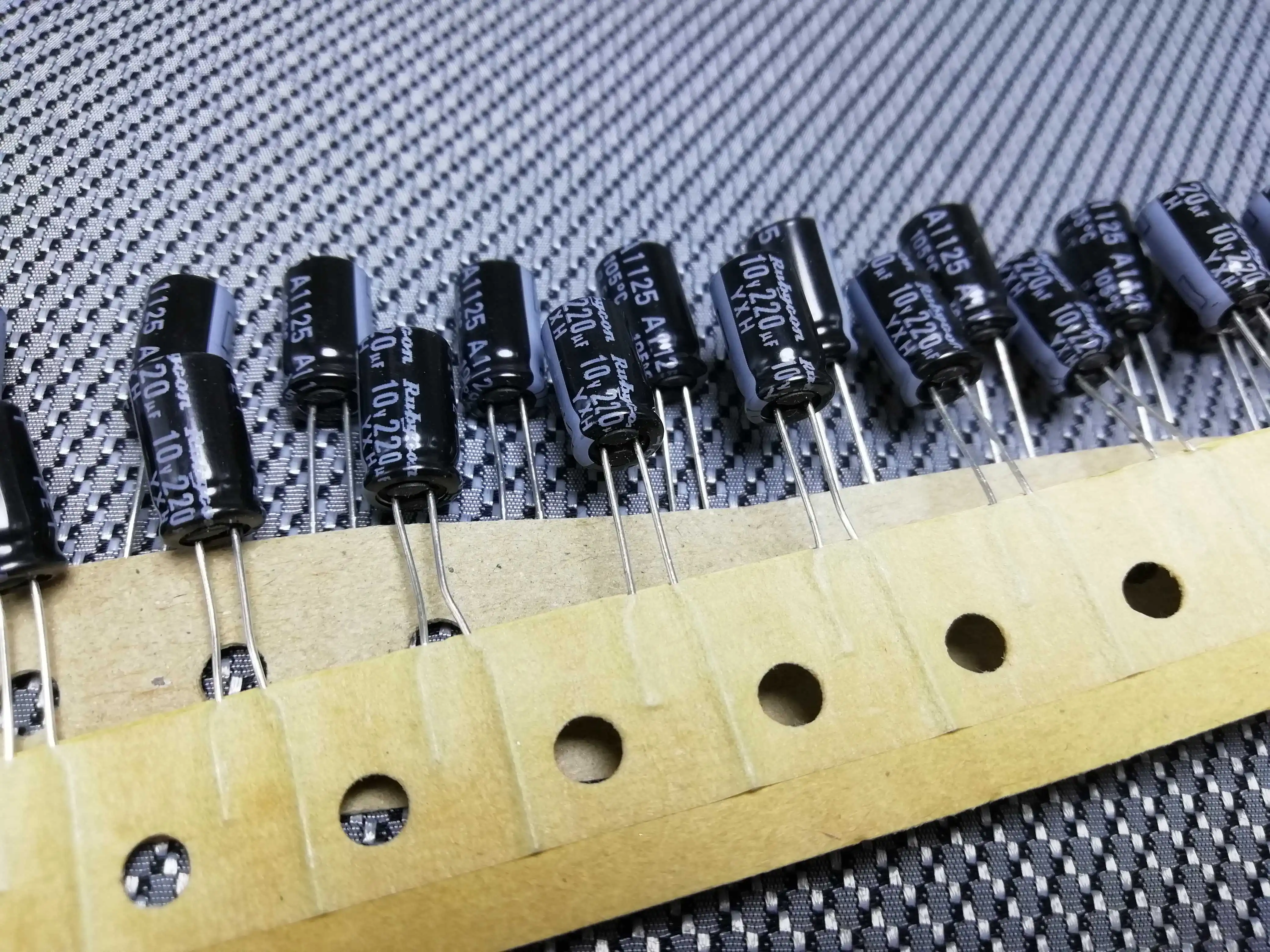 

50pcs/lot RUBYCON YXH series 105C high frequency low resistance long life aluminum electrolytic capacitor free shipping