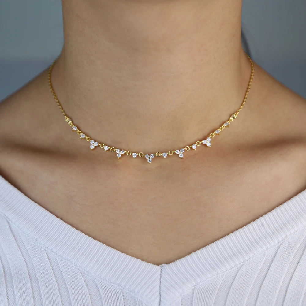 Женское короткое колье с мелким клевером красное синее зеленое белое ожерелье