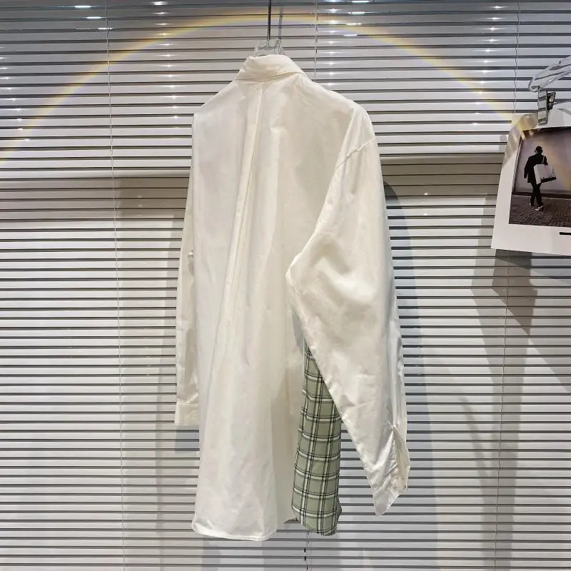 

2021 Summer New Plaid Women Shirt Stitching Irregular Design Fashion Blouse Pearl Buckle Outer Wear Long Sleeve Shirt