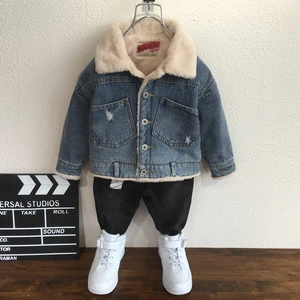 Детские зимние джинсовые куртки из плотного бархата Новинка 2021 года, осенние модные теплые парки для мальчиков джинсовое пальто с карманами Топы Для детей от 2 до 6 лет