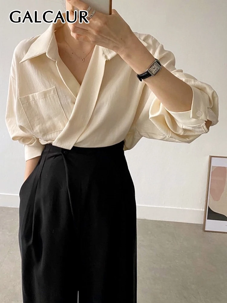 

Блузка GALCAUR женская с V-образным вырезом, повседневная однотонная элегантная белая рубашка с длинным рукавом, свободного покроя, в стиле пэч...