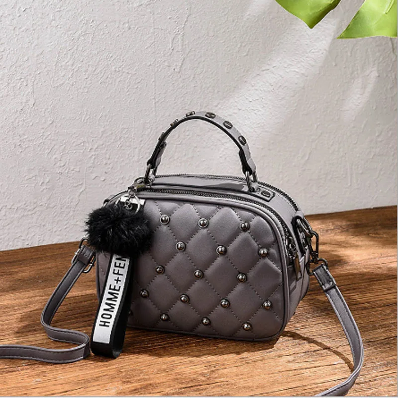 

Qiu dong new style embroider line single shoulder is inclined cross bag han edition vogue is recreational lady small square bag