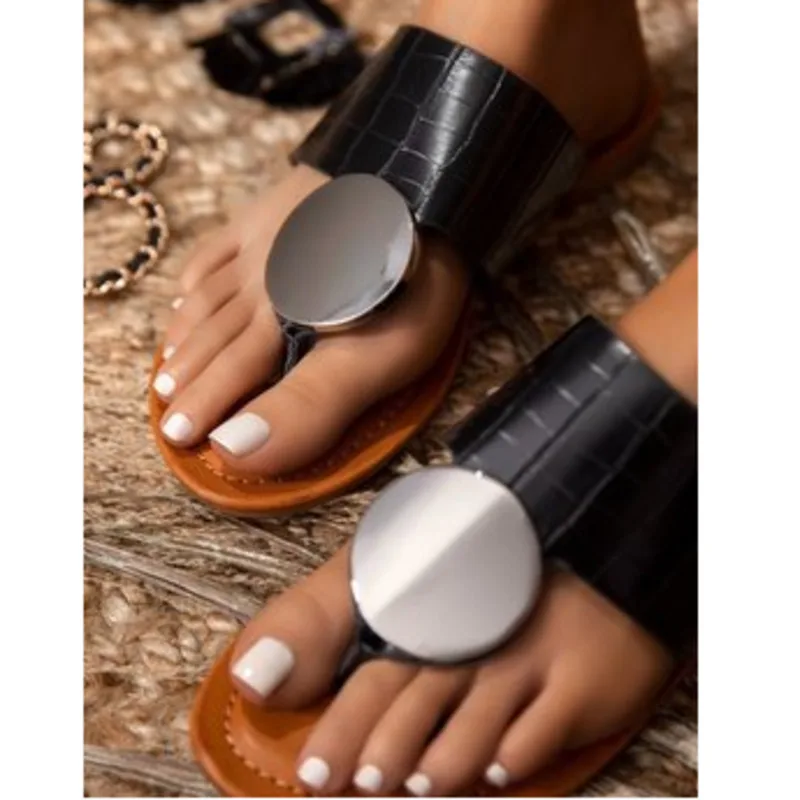 

Summer Flat Shoes Women Brown Simple Flip Flops Pu Leather 2021 New Fashion Outside Sandals Ladies Casual Metal Shoes