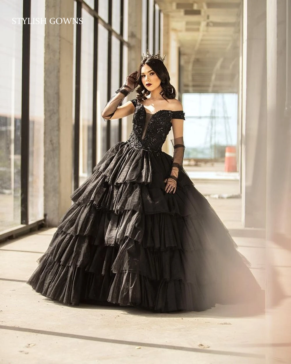 

Elegant Black V Neck Ball Gown Quinceanera Dresses Off The Shoulder Beading Tiered Pleats Long Formal Prom Gowns Sweet 16 Dress