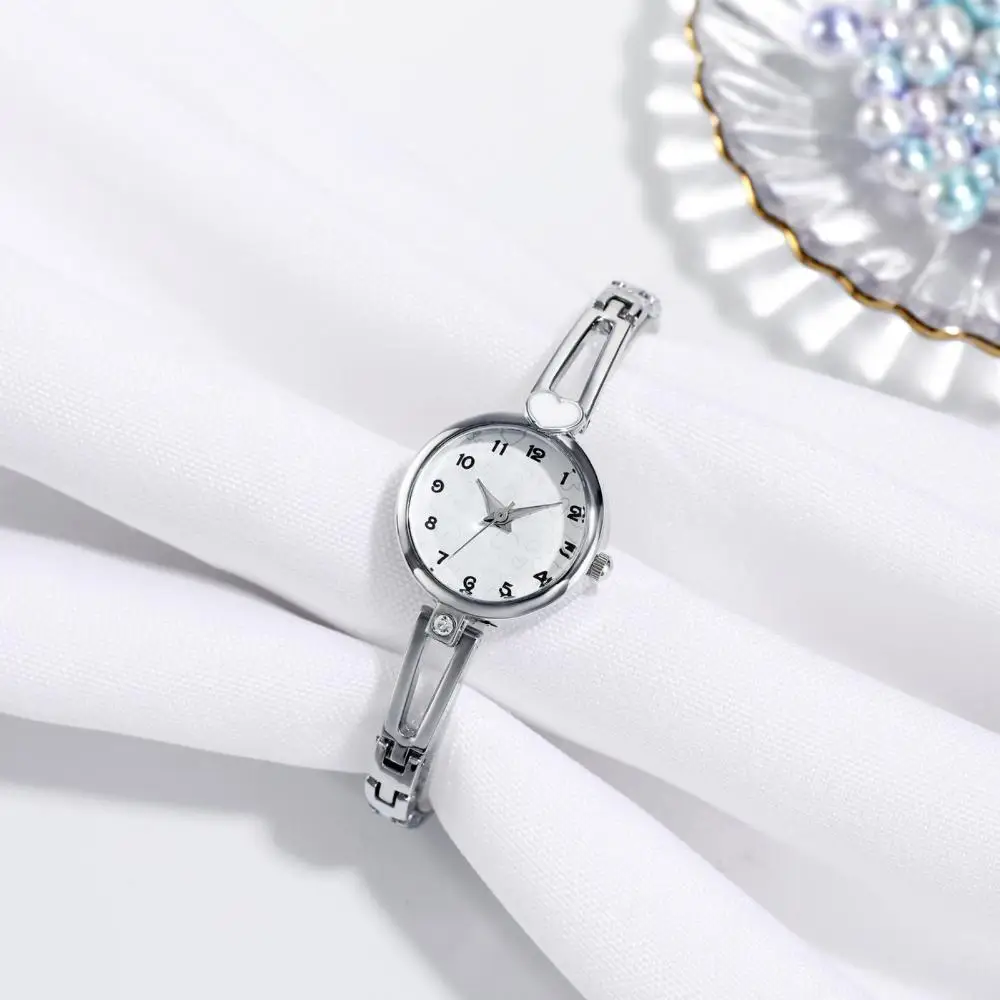 

Женские простые наручные часы персикового цвета с круглым циферблатом и цифрами