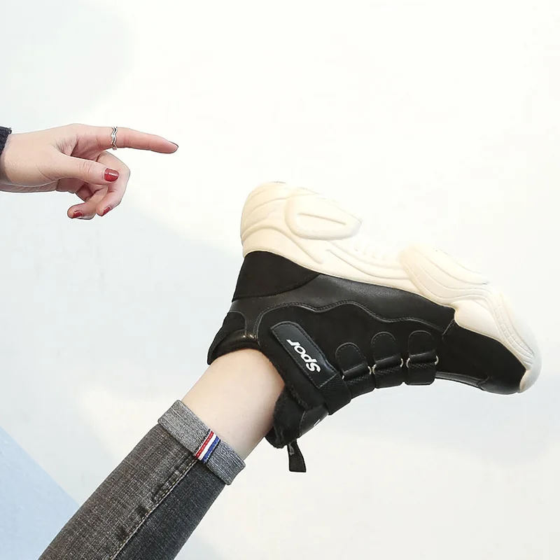 

Dad shoes women boots new winter Keep warm plus velvet ins super fire Increase light woman sneakers boot