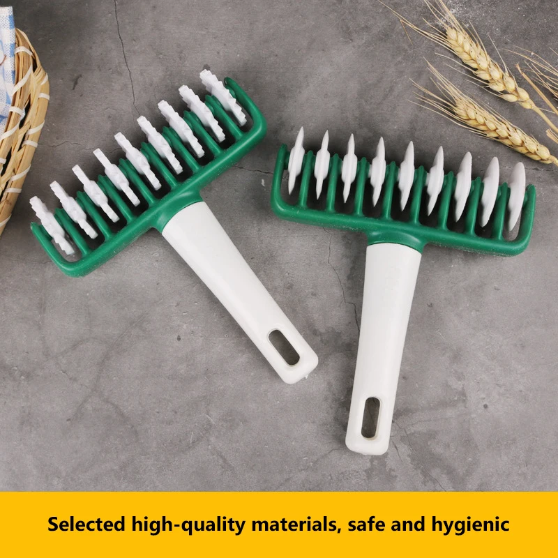 

Noodle Cutter Multifunction Kitchen Tool Roller Dockers Dough Plastic Knife Pasta Instant