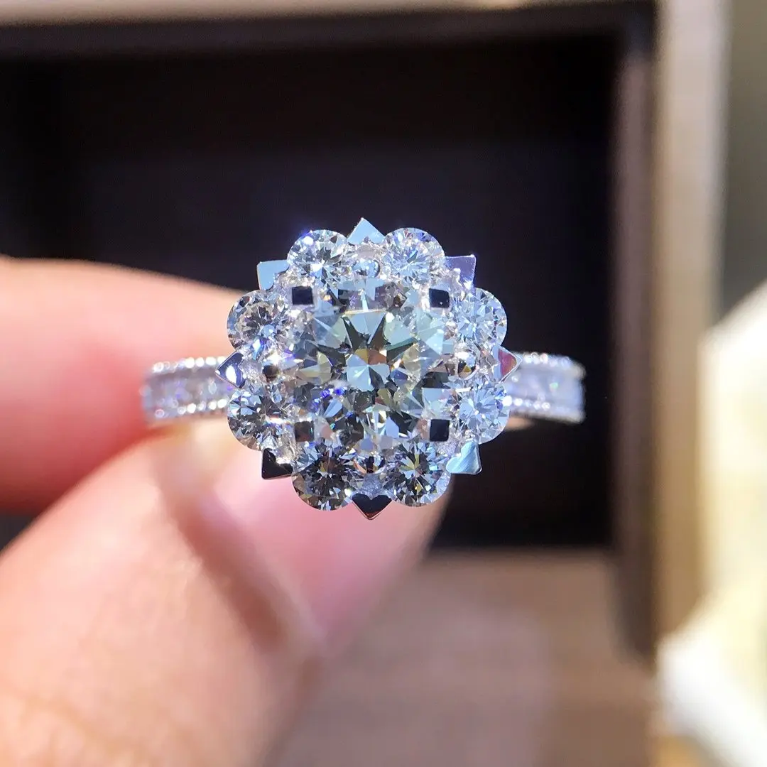 Кольцо из чистого золота 18 К с натуральным бриллиантом красивые драгоценные