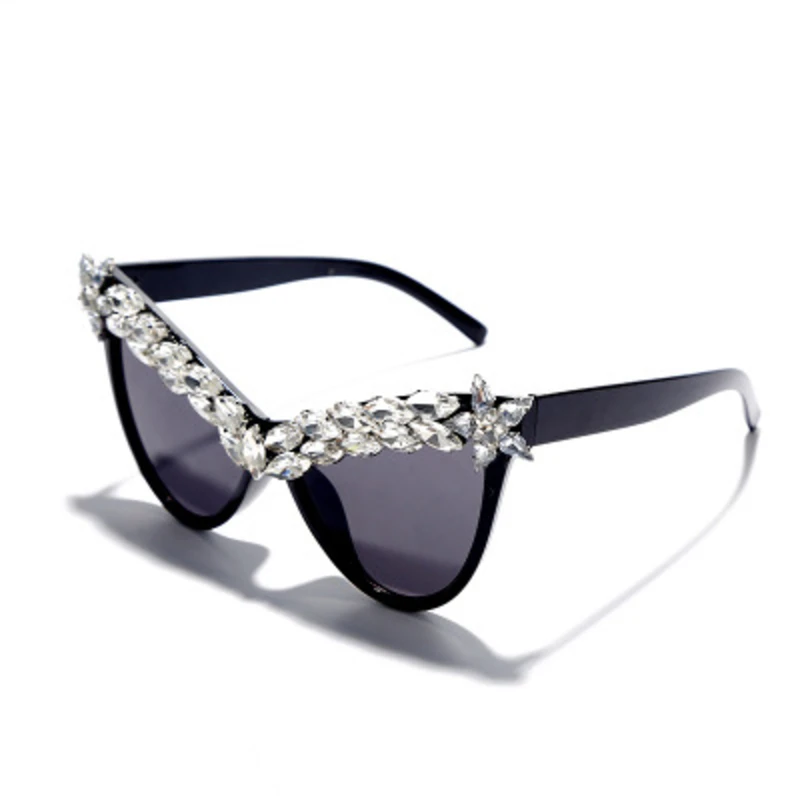 

Retro Oversized Cat Eye Sunglasses Women 2020 Luxury Rhinstone Sun Glasses Ladies Gradient Lens Shades Eyeglasses Female UV400