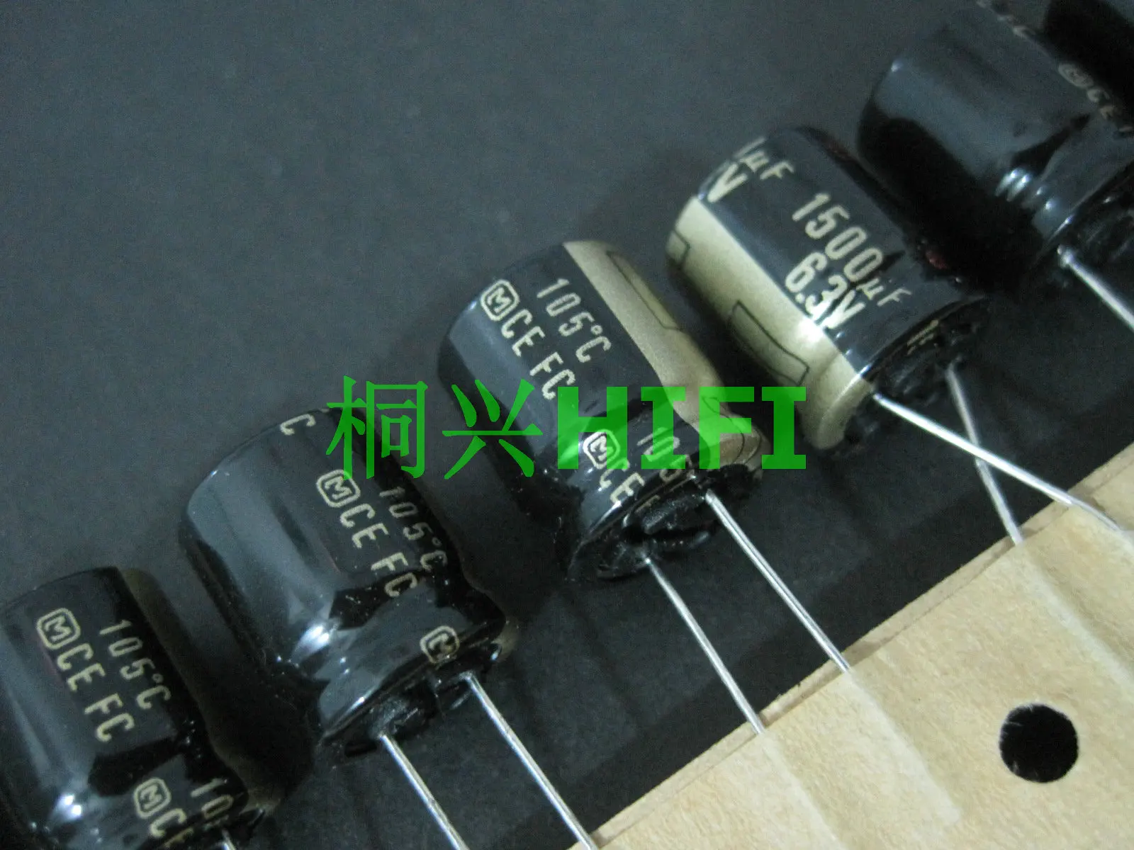 20 шт Matsushita FC 6 3 V 100 мкФ 1800 1500 2200 4700 27 390 электролитический конденсатор CE 6.3V100UF 6.3V1500UF