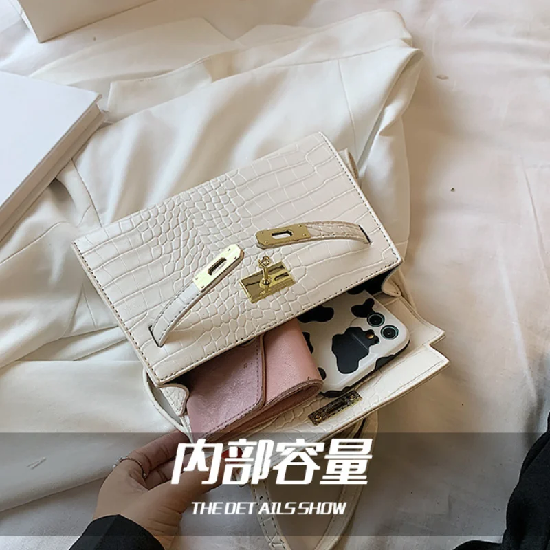 

New Small Bags In Summer 2021 New Fashion Trend One-shoulder Messenger Bag Texture Retro Female Bag Handbag Premium Style